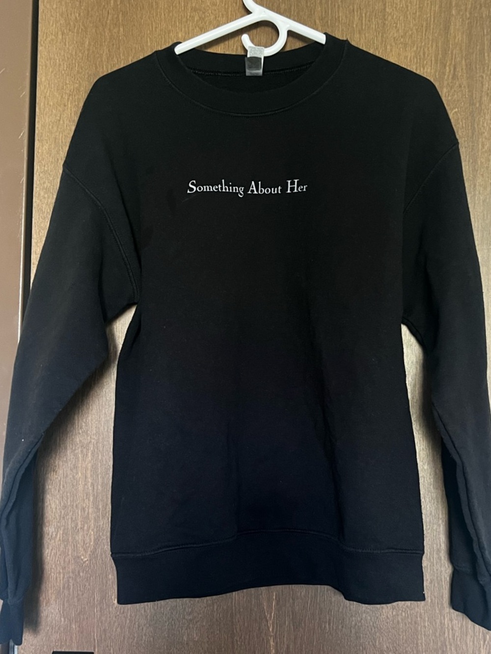 Gildan Black Crewneck Sweatshirt with 'Something About Her' Text - Men